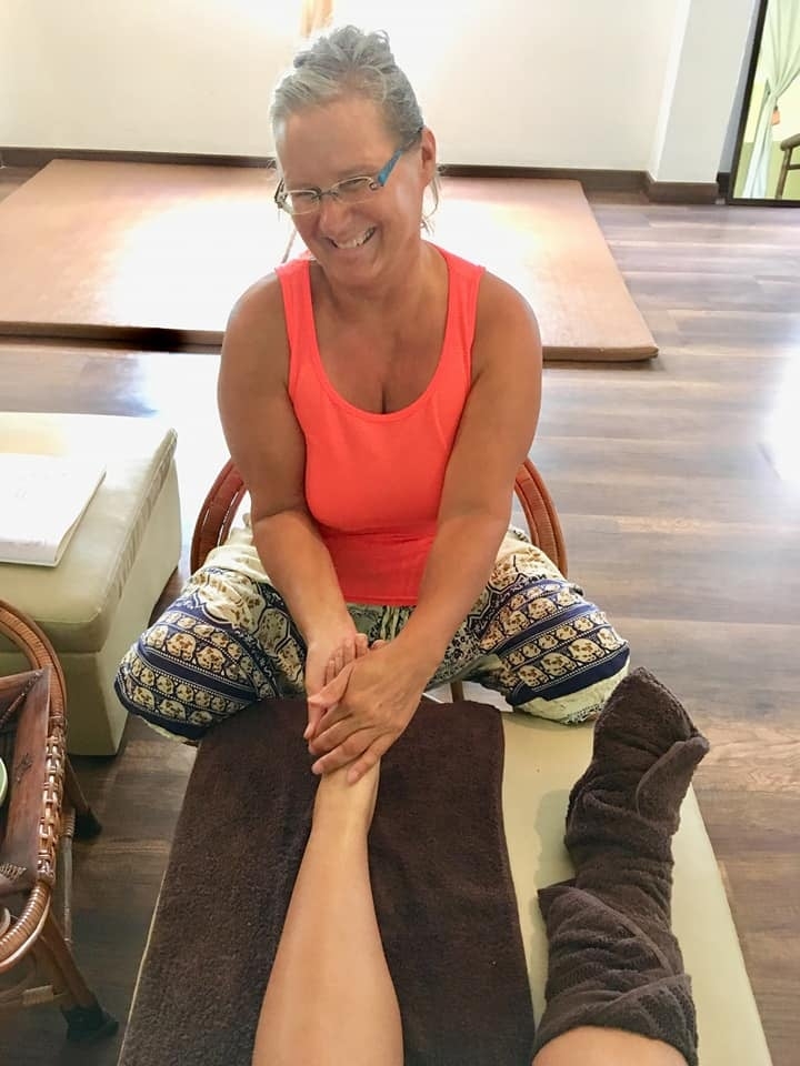 Aasialainen jalkahieronta - thaijoogahieronta