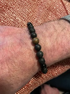 Rannemala eli rannekoru miehelle voimaannuttaa ja maadoittaa.