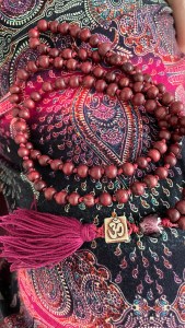 Malahelmien työpajan tulos - tekijänsä näköiset helmet.